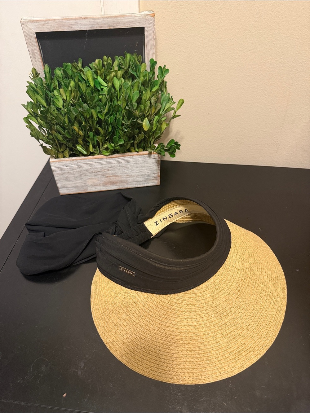 Zingara Black & Natural Straw Sun Visor